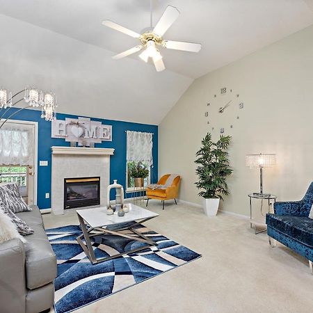 Beautiful Townhome, 11 Minutes To Downtown, Kcmo. Канзас Сити Екстериор снимка