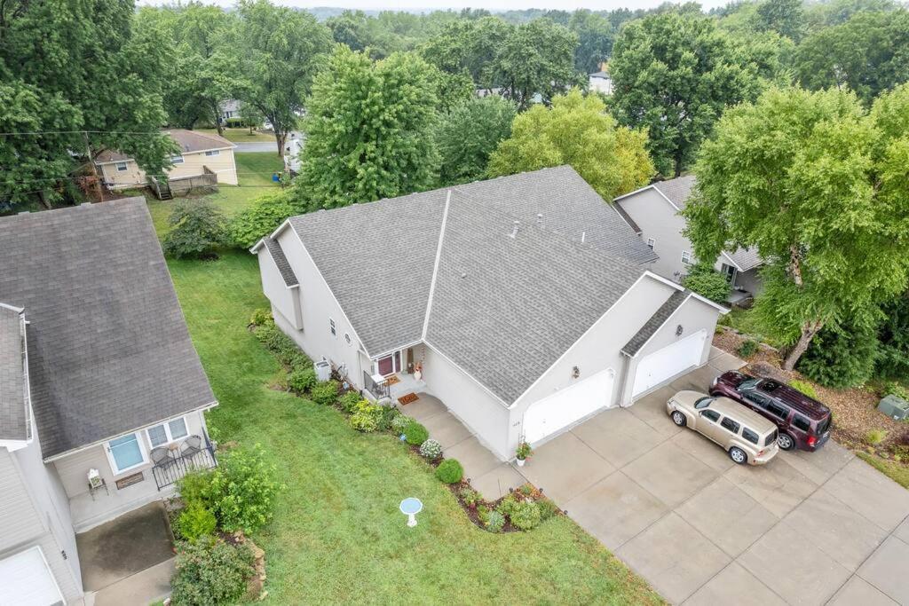 Beautiful Townhome, 11 Minutes To Downtown, Kcmo. Канзас Сити Екстериор снимка