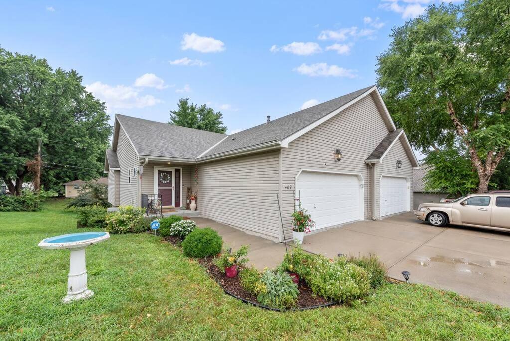 Beautiful Townhome, 11 Minutes To Downtown, Kcmo. Канзас Сити Екстериор снимка