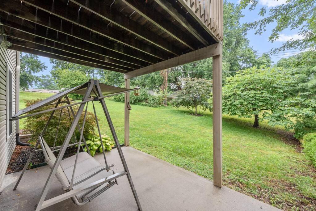 Beautiful Townhome, 11 Minutes To Downtown, Kcmo. Канзас Сити Екстериор снимка