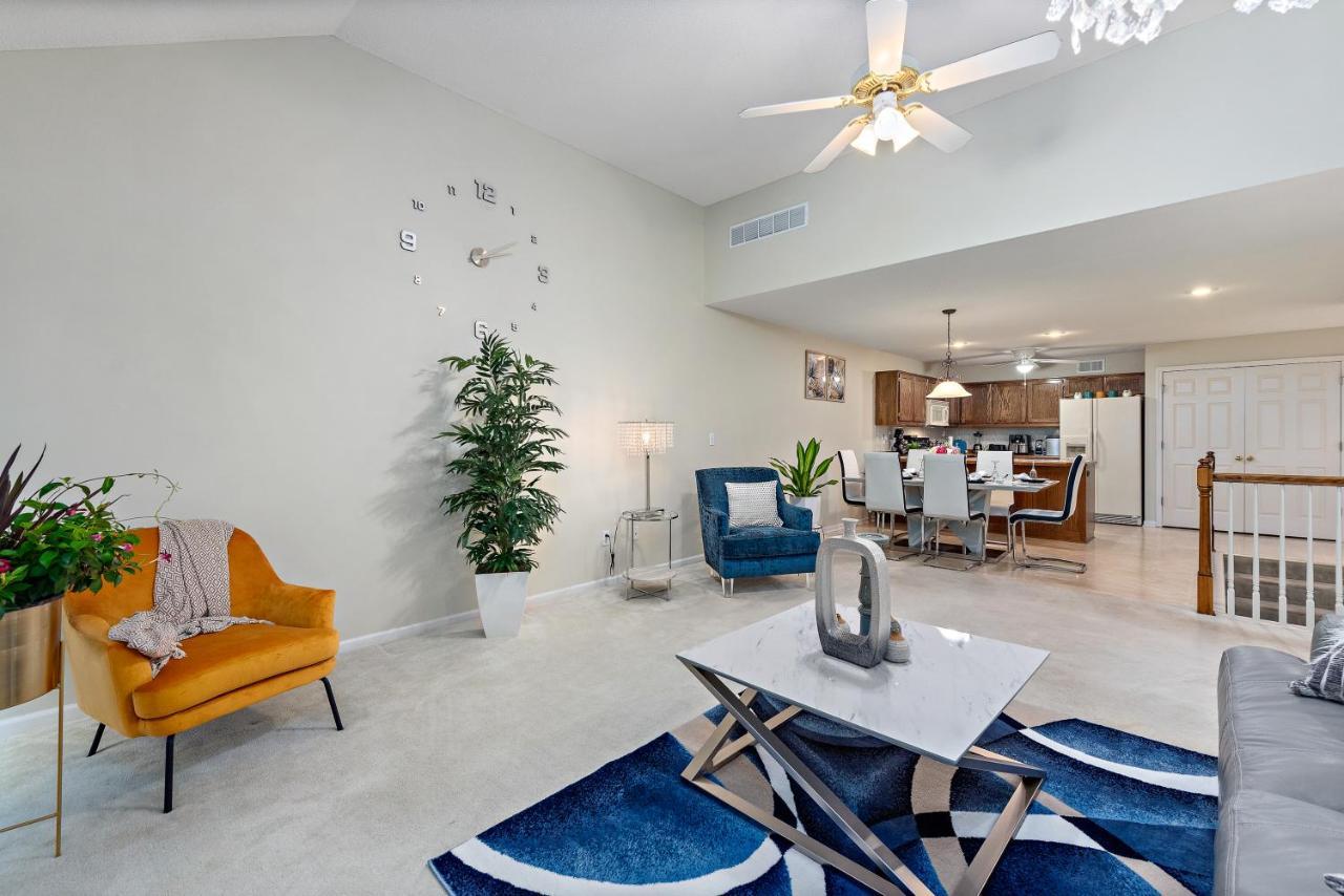Beautiful Townhome, 11 Minutes To Downtown, Kcmo. Канзас Сити Екстериор снимка