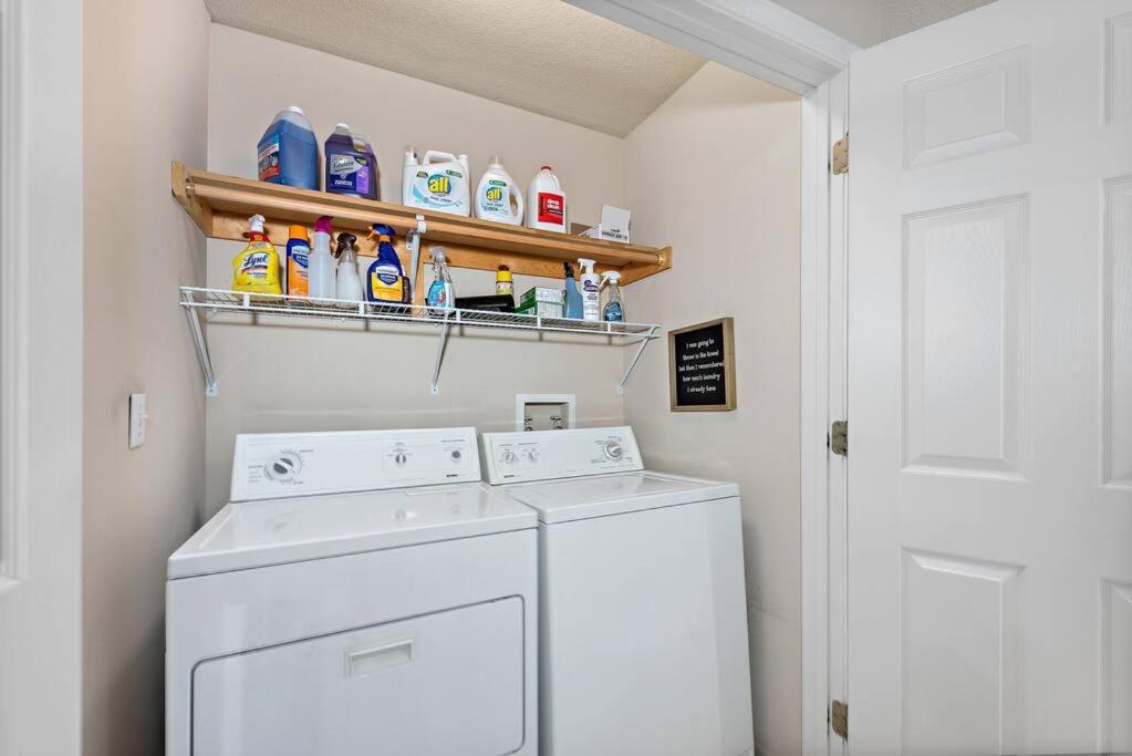Beautiful Townhome, 11 Minutes To Downtown, Kcmo. Канзас Сити Екстериор снимка