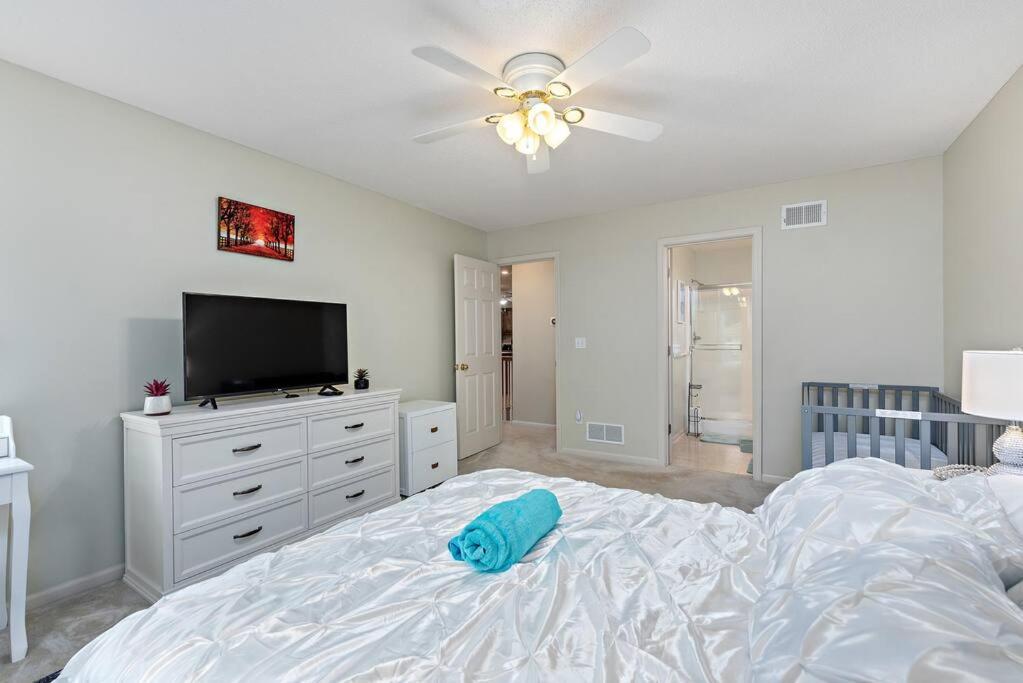 Beautiful Townhome, 11 Minutes To Downtown, Kcmo. Канзас Сити Екстериор снимка