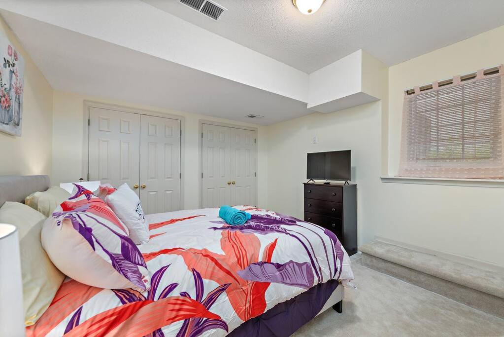 Beautiful Townhome, 11 Minutes To Downtown, Kcmo. Канзас Сити Екстериор снимка